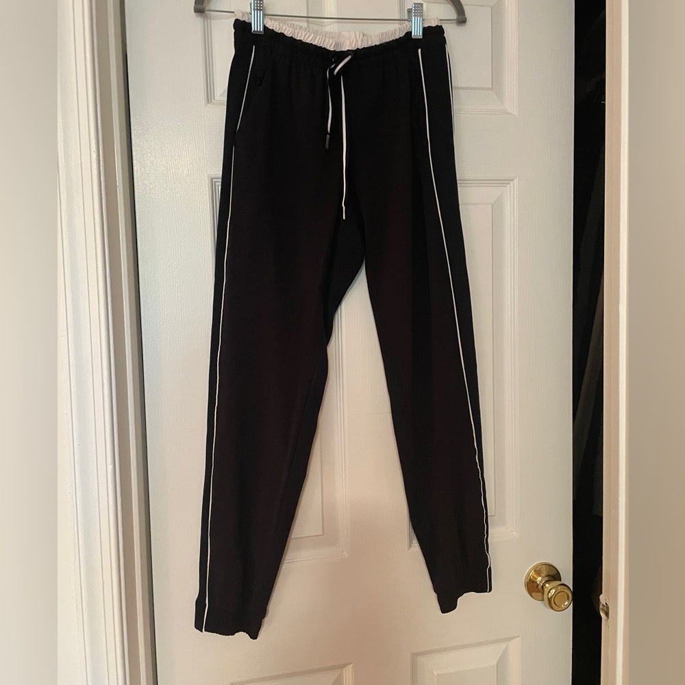 Athleta Brooklyn Jogger 0 black and white